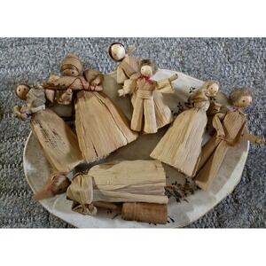 Very Very Old Vintage Corn Husk Family (8) With Birdhouse Antique Primitive